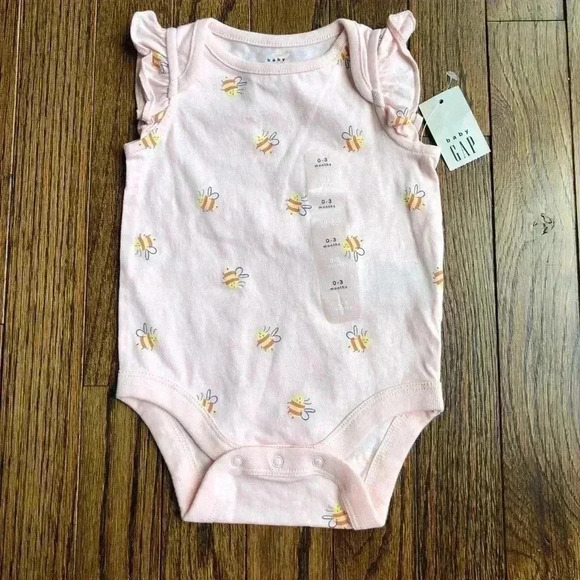 baby Gap Girls 0-3 months Light Pink Bumble Bee Ruffled Sleeve Onesie - NWT - Picture 1 of 6